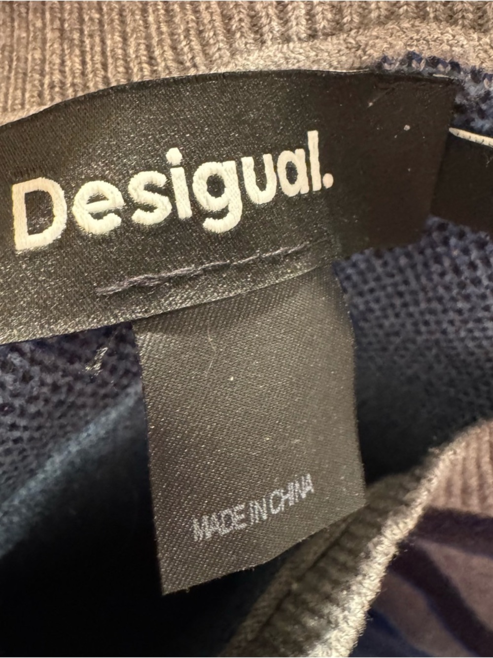 Desigual Gray Crewneck Sweater with Bold Blue Floral Motif - Picture 8 of 9